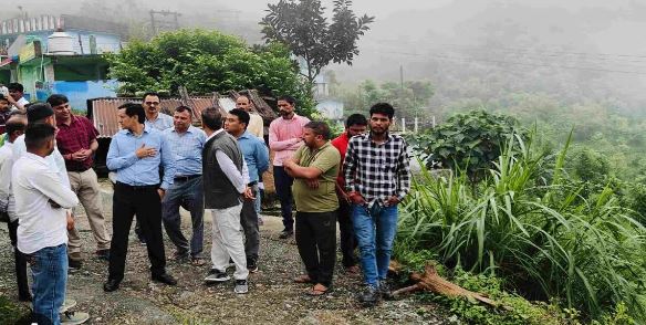 Photo of कुमाऊं कमिश्नर दीपक रावत ने हल्द्वानी-हैड़ाखान मोटर मार्ग का किया निरीक्षण
