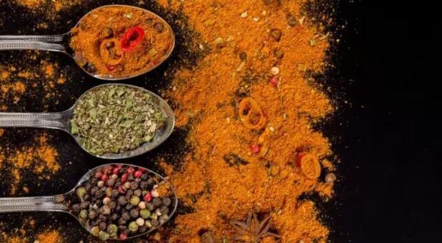Photo of खाने का स्वाद ही नहीं, बल्कि आपकी सेहत भी बनाते हैं रसोई रखे ये खास मसाले
