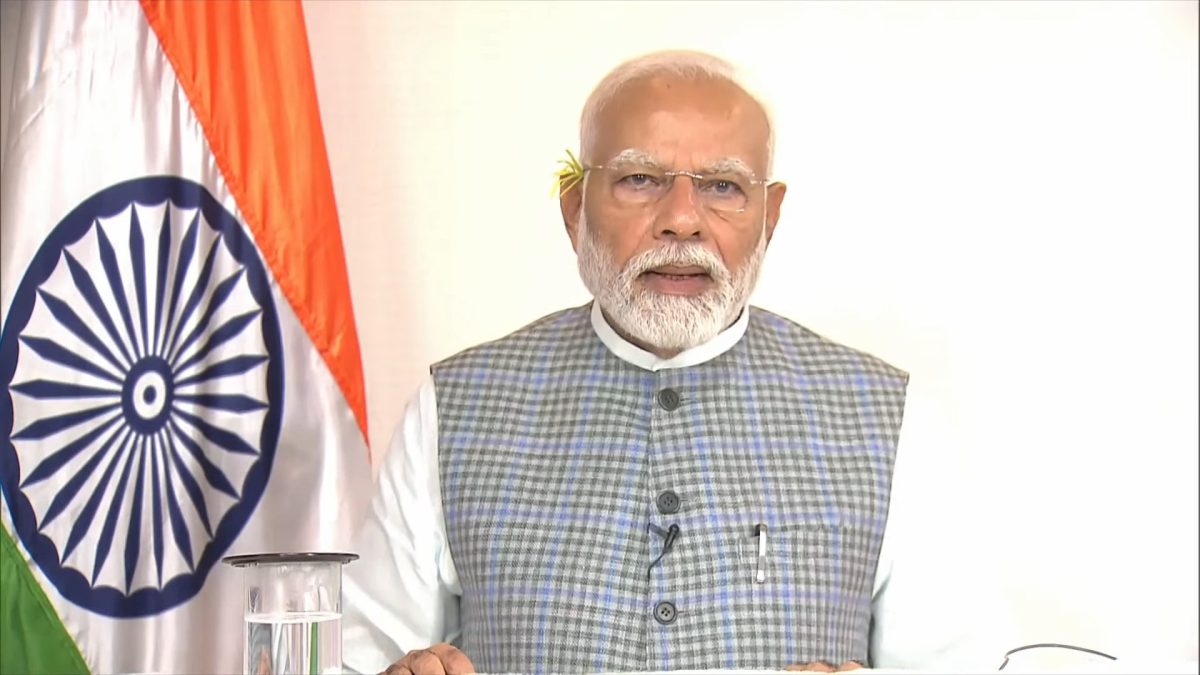 Photo of मोदी ने छह वंदे भारत रेलगाड़ियों को झंडी दिखाकर रवाना किया