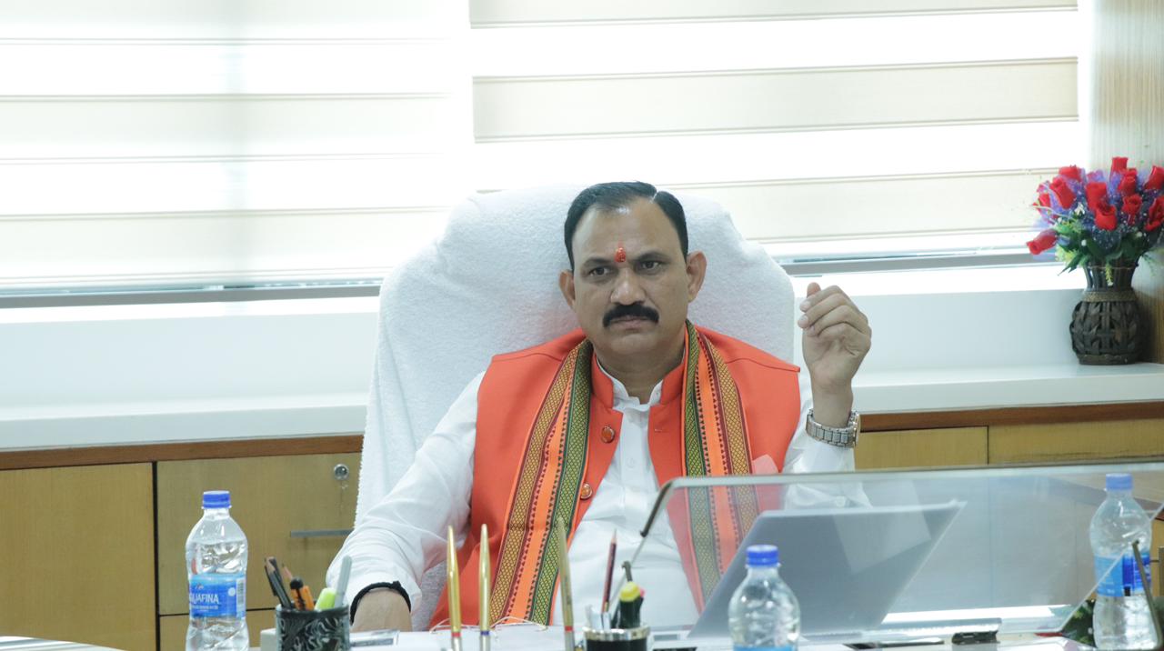 Photo of मरीजों को बेहतर चिकित्सा सुविधा उपलब्ध कराना सुनिश्चित करने के निर्देश