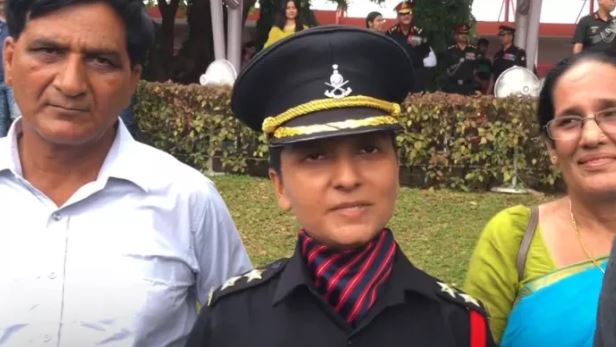Photo of बिपिन रावत के साथ बलिदान देने वाले कुलदीप की पत्नी यश्विनी ढाका सेना में बनीं लेफ्टिनेंट