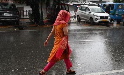 Photo of उत्तराखंड: कुमाऊं में आज भारी बारिश का अलर्ट, तीन जिलों में स्कूल बंद, 324 मार्ग अवरुद्ध