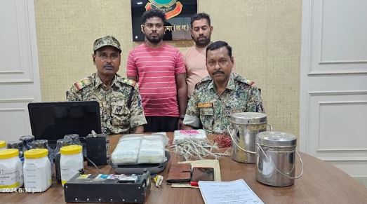 Photo of छत्तीसगढ़: पुलिस ने पीएलजीए बटालिय के दो नक्सली सप्लायरों को किया गिरफ्तार