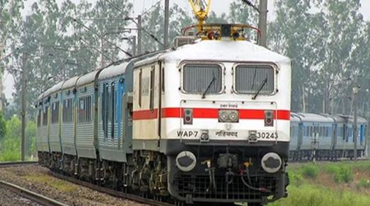Photo of रेल यात्रियों के लिये राहत: रेलवे ने 15 से ज्यादा ट्रेनों के एक ट्रिप को किया रिस्टोर