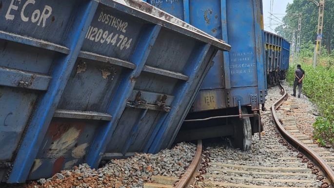Photo of जगदलपुर के पास मालगाड़ी दुर्घटना, आमागुड़ा स्टेशन पर दो वैगन पटरी से उतरे