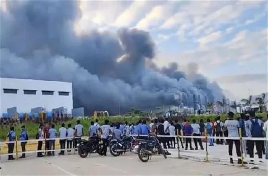 Photo of तमिलनाडु के टाटा इलेक्ट्रॉनिक्स प्लांट में हुआ बड़ा धमाका, मची अफरातफरी