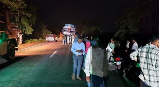 Photo of धमतरी: यात्रियों से भरी बस और ट्रक में जोरदार भिड़ंत, हादसे में 20 यात्री घायल