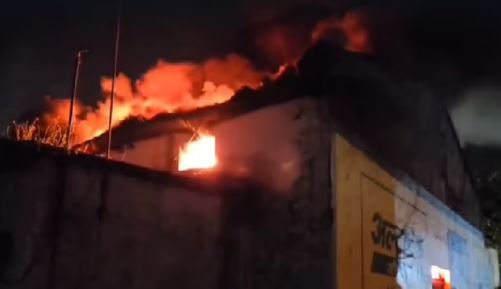 Photo of बिलासपुर: बारदाना फैक्टरी में लगी भीषण आग…लाखों रुपए का माल जलकर खाक