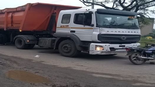 Photo of रायगढ़: कोयला लोड ट्रेलर ने युवक को कुचला, मौके पर ही दर्दनाक मौत