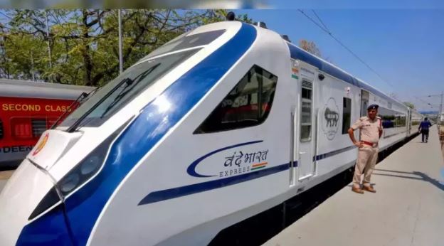 Photo of खुशखबरी! वंदे भारत ट्रेन में जल्द दिखेंगे स्लीपर कोच