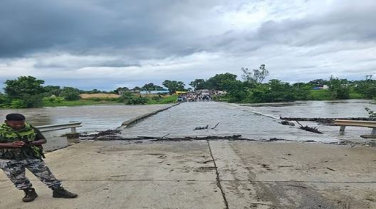 Photo of सुकमा: बारिश से उफान पर नदी नाले, नेशनल हाईवे 30 पर सड़क के ऊपर से बहा पानी