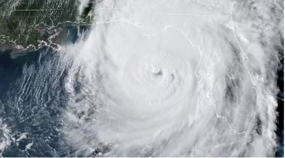 Photo of अमेरिका में आया श्रेणी-4 स्तर का खतरनाक तूफान, कई इलाकों में इमरजेंसी घोषित