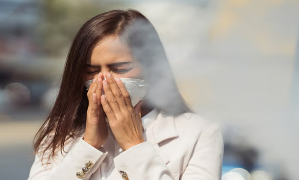 Photo of दिल्ली: प्रदूषण से आंखों में जलन, AQI पहुंचा 349 के पार