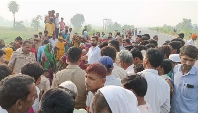 Photo of मैनपुरी में सड़क हादसा: साइकिल सवारों को अज्ञात वाहन ने रौंदा, हाईवे पर बिखरीं लाशें…