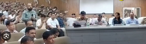 Photo of रुड़कीः डीएम ने जनता दरबार में सुनी लोगों की समस्याएं