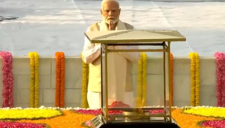 Photo of  महात्मा गांधी की जयंती पर PM मोदी ने दी श्रद्धांजलि, राहुल समेत कई नेता पहुंचे राजघाट