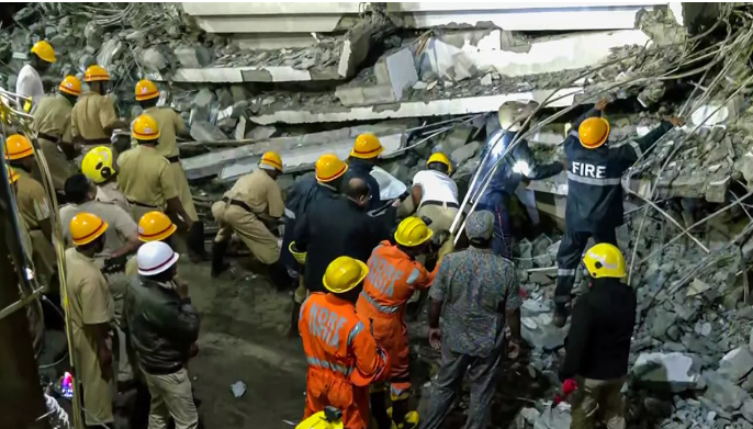 Photo of बेंगलुरु में भारी बारिश से हाहाकार; आज स्कूलों में छुट्टी, निर्माणाधीन इमारत ढही