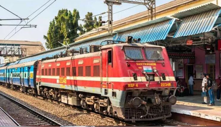 Photo of रेलवे ने किसान यूनियन को चेताया, बिना टिकट यात्रा न करें