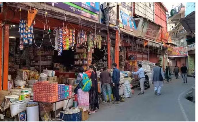 Photo of उत्तरकाशी: पथराव और लाठीचार्ज की घटना के बाद आज तीसरे दिन खुला बाजार