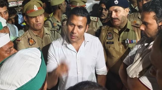 Photo of  लाठीचार्ज की अफवाह से सहमे शामली के गन्ना किसान, कई गांव के लोगों ने किया हाईवे कूच