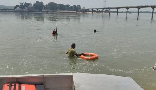 Photo of सक्ति : महानदी में नहाने गए युवक की डूबने से मौत, 24 घंटे बाद मिला शव