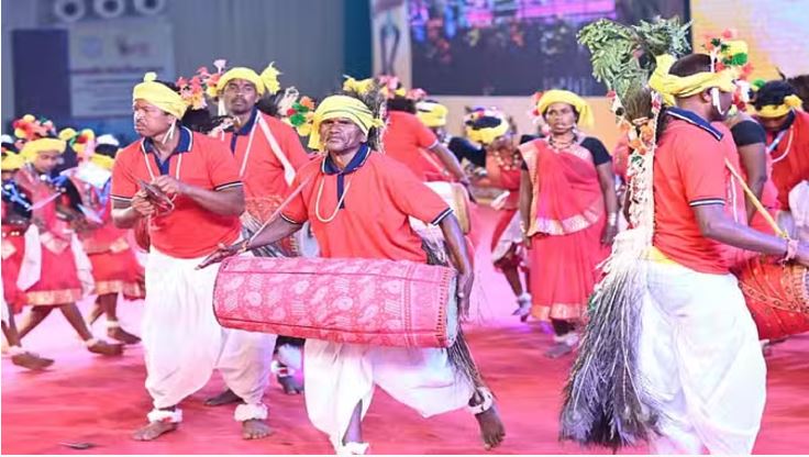 Photo of रायपुर: अंतर्राज्यीय आदिवासी लोक नृत्य महोत्सव का हुआ समापन