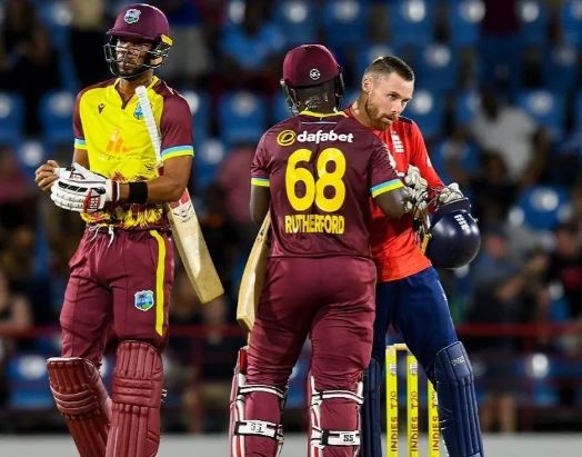 Photo of WI vs ENG: 440 रन और 32 छक्‍के, वेस्‍टइंडीज ने रिकॉर्ड बनाकर बचाई अपनी लाज