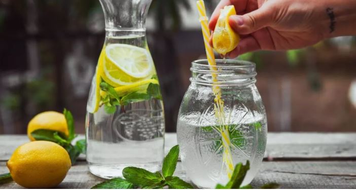 Photo of शरीर को कई तरह से फायदा पहुंचाता है एक गिलास नींबू पानी