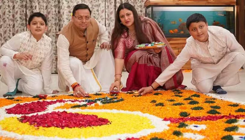 Photo of सीएम धामी ने परिवार के साथ मनाई दिवाली, पूजा-अर्चना भी की; दिया यह संदेश