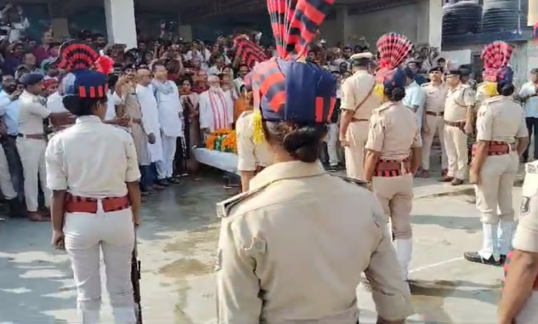 Photo of बिहार: पंचतत्व में विलीन हुईं लोक गायिका शारदा सिन्हा