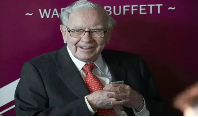 Photo of वॉरेन बफे ने अपनी अरबों की संपत्ति का उत्तराधिकारी किया तय