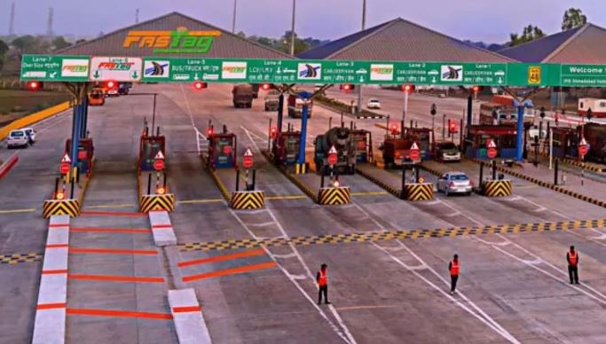 Photo of कानपुर से दिल्ली-अलीगढ़ जाना होगा महंगा, 42 प्रतिशत तक बढ़ाया गया टोल टैक्स