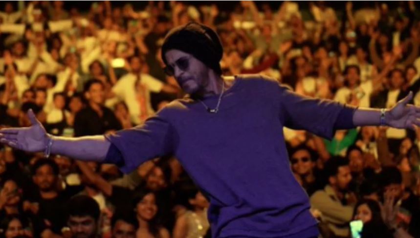 Photo of जन्मदिन पर कई सालों बाद लोगों से मिलने नहीं आए Shah Rukh Khan