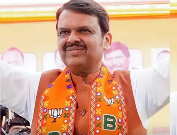 Photo of महाराष्ट्र में बंपर बढ़त के बाद BJP मुख्यालय में छानी जा रही जलेबी