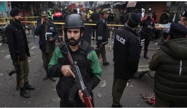 Photo of पाकिस्तान के क्वेटा रेलवे स्टेशन के पास धमाका, 4 लोगों की मौत और 30 घायल