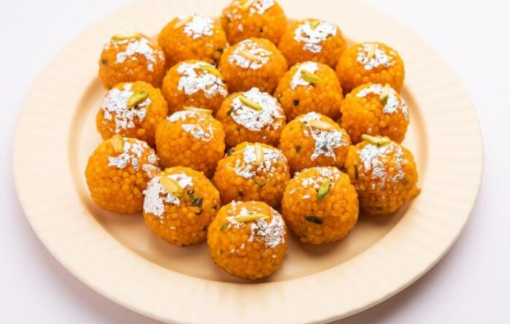 Photo of दीवाली पूजा में मां-लक्ष्मी और गणेश जी को लगाएं मोतीचूर के लड्डू का भोग