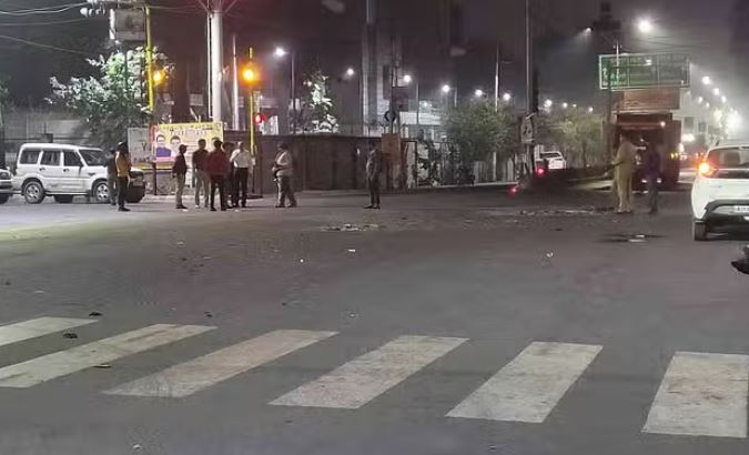 Photo of लग्जरी कार से रेस में छह दोस्त हार गए जिंदगी की दौड़, प्रत्यक्षदर्शियों ने बताई पूरी कहानी