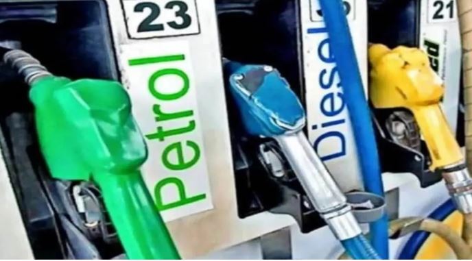 Photo of चुनावी नतीजों के बीच जारी हुआ आज के लिए तेल के दाम