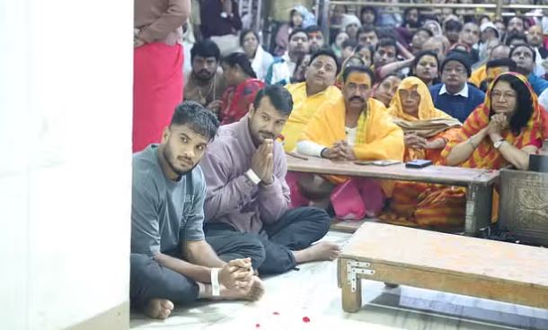 Photo of बाबा महाकाल के दर्शन करने पहुंचे क्रिकेटर मयंक और यश