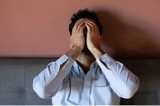 Photo of अनदेखे दुश्मन की तरह मेंटल हेल्थ की बैंड बजाती है एंग्जाइटी, इन तरीकों से करें इसे हैंडल