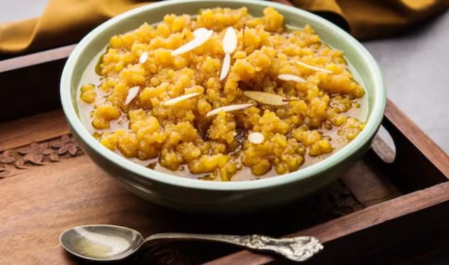 Photo of घर पर आसानी से बनाएं शादी में बनने वाला मूंगदाल हलवा