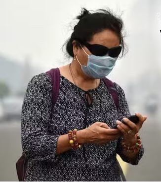 Photo of छठ पर्व पर राजधानी की हवा प्रदूषित, सांस लेने में दिक्कत; दिल्लीवासियों को डरा रहा ये AQI