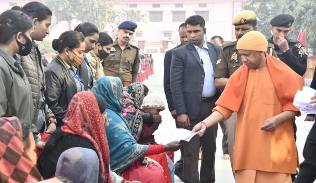 Photo of सीएम योगी ने गोरखपुर में लगाया जनता दरबार