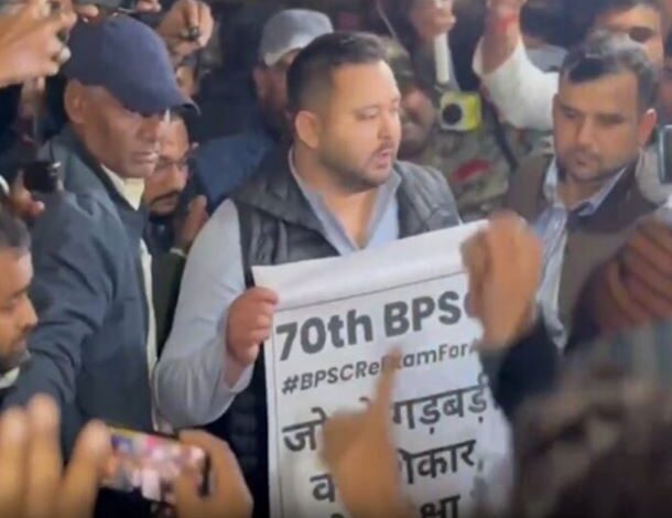 Photo of धरने पर बैठे BPSC अभ्यर्थियों से मिले तेजस्वी यादव