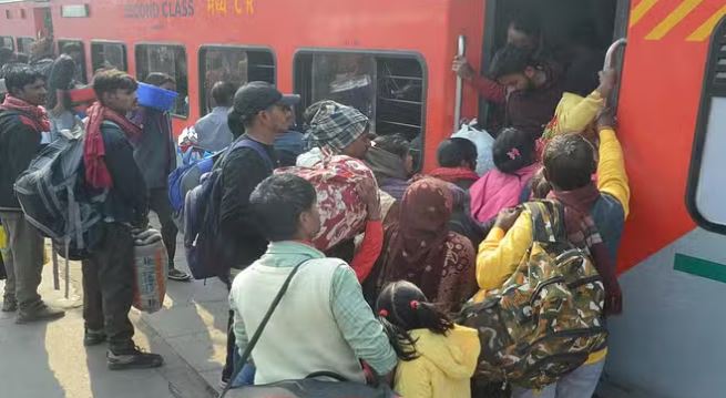 Photo of प्रयागराज महाकुंभ के दौरान फरवरी में 42 ट्रेनें रहेंगी निरस्त, यात्रियों की बढ़ेंगी मुश्किलें