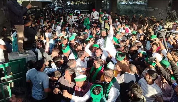 Photo of दिल्ली कूच की चेतावनी के बाद झुका प्रशासन, 123 किसान किए रिहा