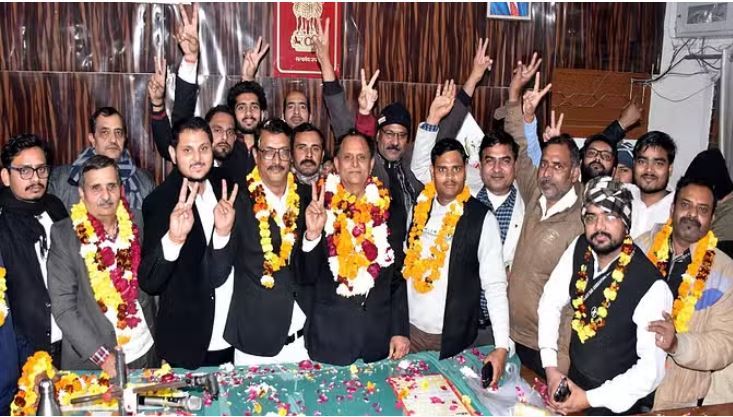 Photo of तहसील कोल बार एसोसिएशन: 70 वोट से जीत कर विजय सिंह बने अध्यक्ष