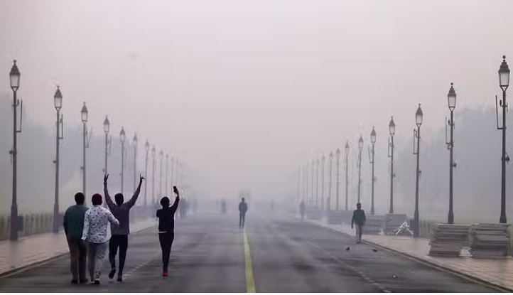 Photo of दिल्ली में अब शुरू होगा सर्दी का सितम, हल्की बारिश से लुढ़का पारा