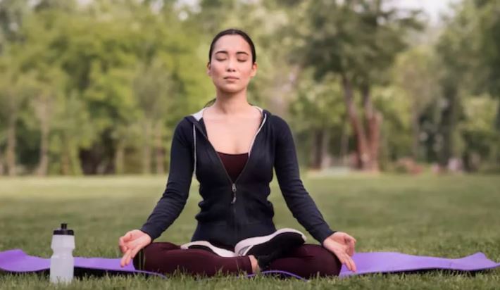 Photo of सर्दियों में सुबह उठते ही कर लीजिए बस ये 4 योगासन