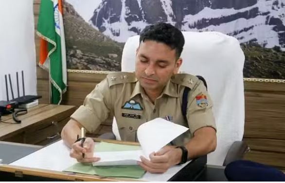 Photo of बैठक में भड़के पुलिस कप्तान: कहा- आप लोगों की आत्मा मर चुकी है, लेकिन मेरी नहीं…